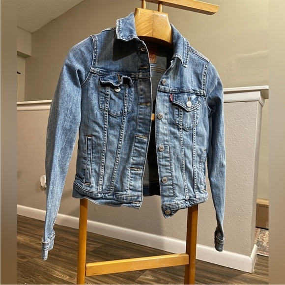 Levi's Jackets & Blazers - Levi’s Original Trucker Denim Jacket Women’s Small Classic Blue Wash